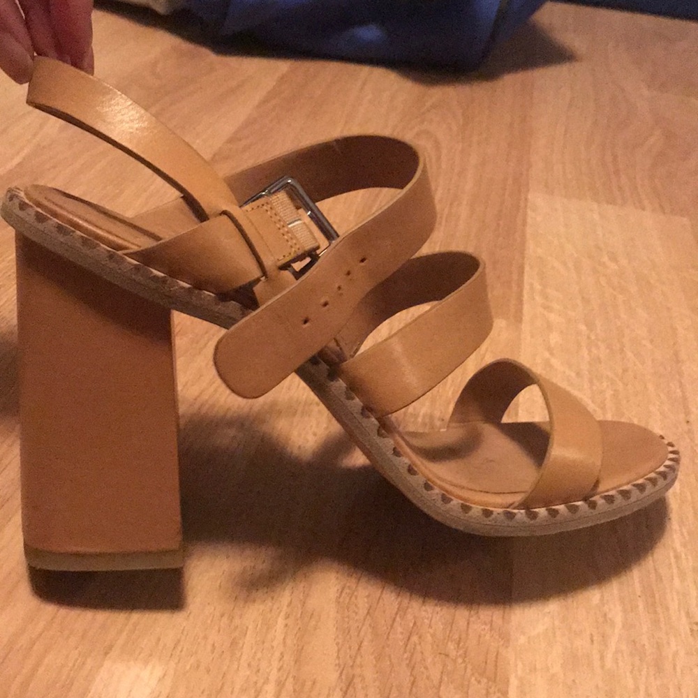 Marc Jacobs Beige Chunky Sandal - Picture 2 of 8